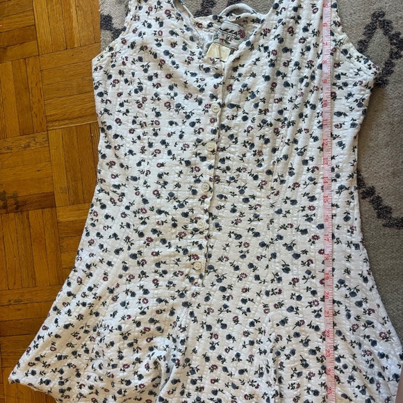 white mini 90s dress cotton like with little ditzy flowers and button up 90s y2k - Picture 11 of 12